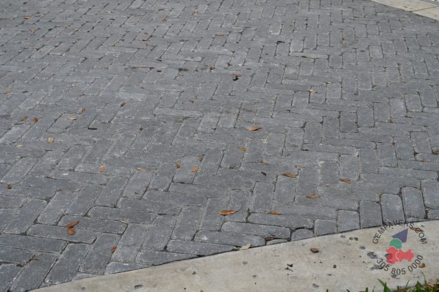 4×4 Mini Brick · Charcoal Tumbled