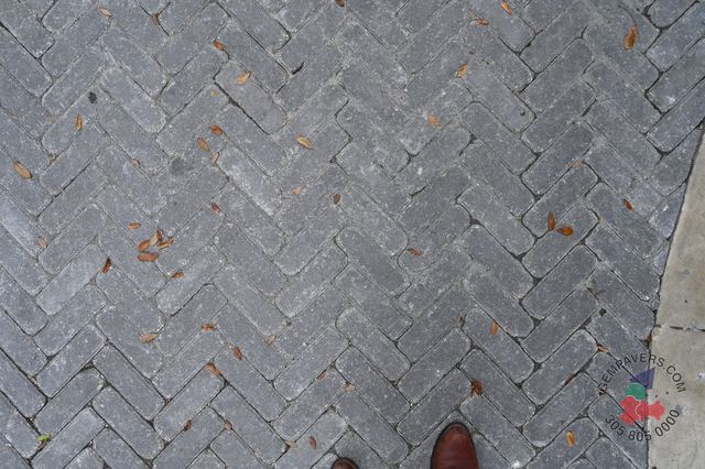 4×4 Mini Brick · Charcoal Tumbled