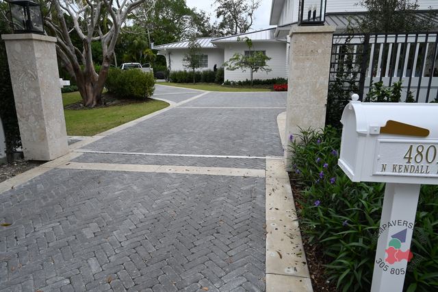 4×4 Mini Brick · Charcoal Tumbled