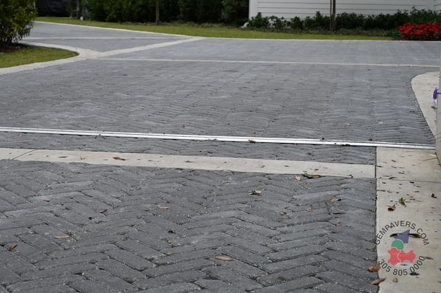 4×4 Mini Brick · Charcoal Tumbled