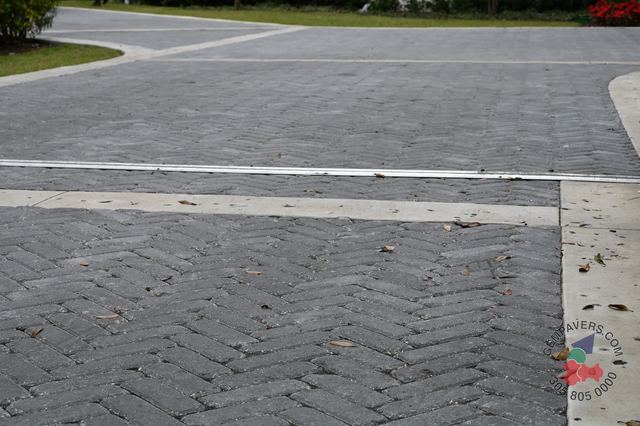 4×4 Mini Brick · Charcoal Tumbled