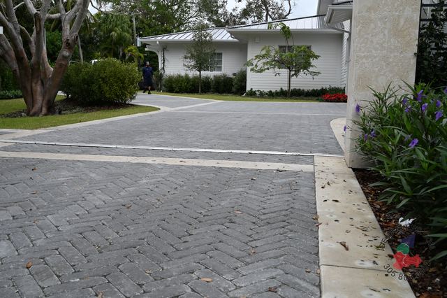 4×4 Mini Brick · Charcoal Tumbled