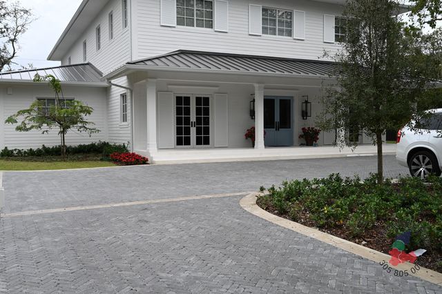 4×4 Mini Brick · Charcoal Tumbled