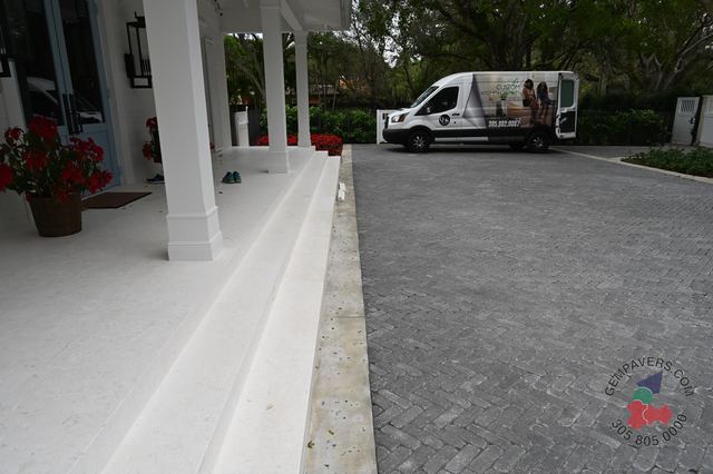 4×4 Mini Brick · Charcoal Tumbled