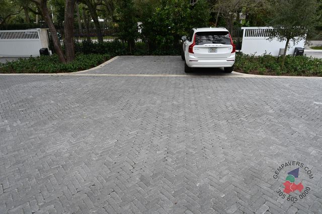 4×4 Mini Brick · Charcoal Tumbled