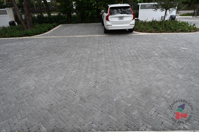4×4 Mini Brick · Charcoal Tumbled