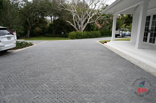 4×4 Mini Brick · Charcoal Tumbled