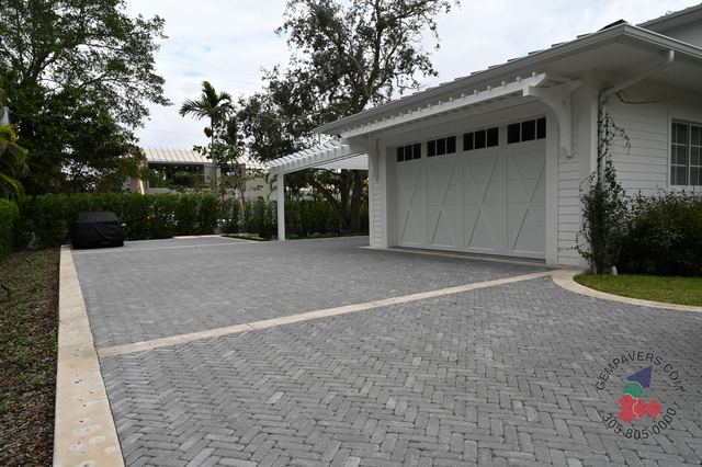 4×4 Mini Brick · Charcoal Tumbled