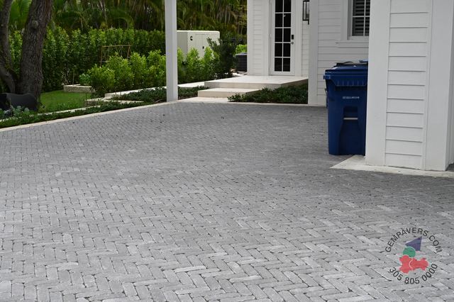 4×4 Mini Brick · Charcoal Tumbled