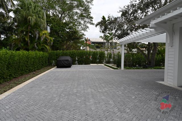 4×4 Mini Brick · Charcoal Tumbled