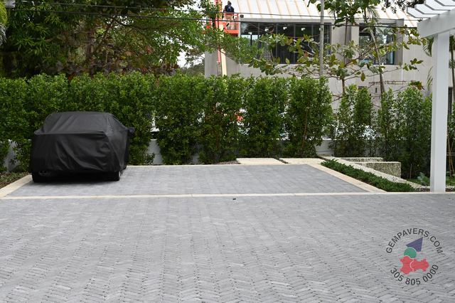 4×4 Mini Brick · Charcoal Tumbled