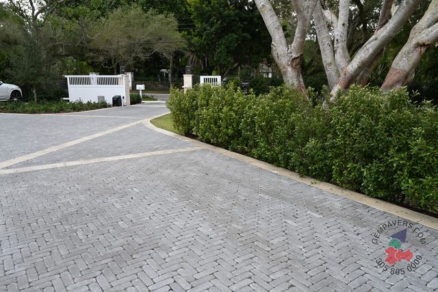 4×4 Mini Brick · Charcoal Tumbled
