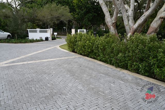 4×4 Mini Brick · Charcoal Tumbled
