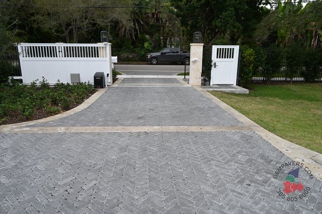 4×4 Mini Brick · Charcoal Tumbled