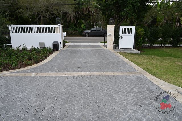 4×4 Mini Brick · Charcoal Tumbled