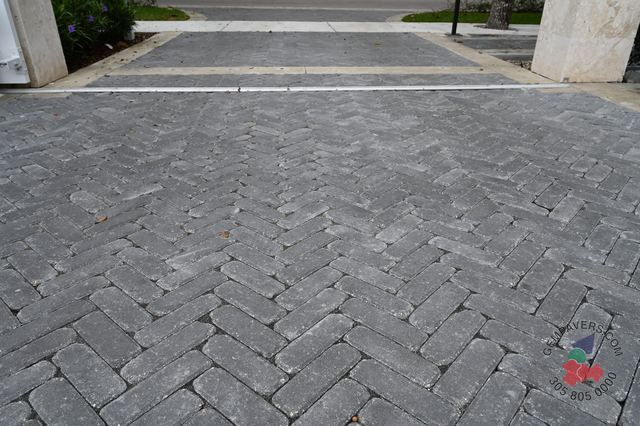 4×4 Mini Brick · Charcoal Tumbled