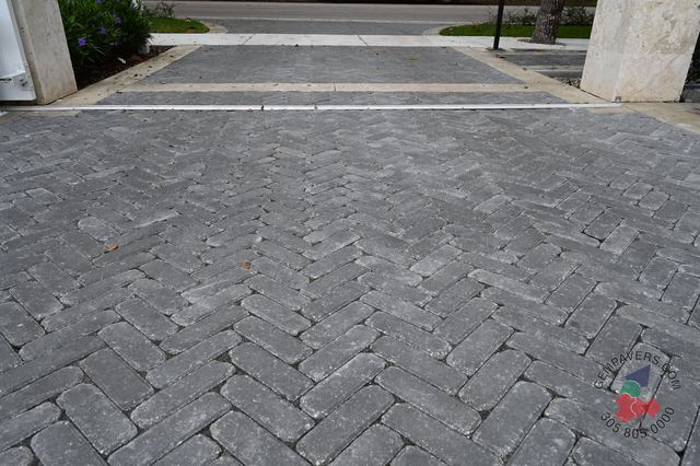 4×4 Mini Brick · Charcoal Tumbled