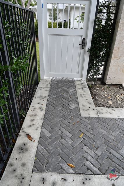 4×4 Mini Brick · Charcoal Tumbled