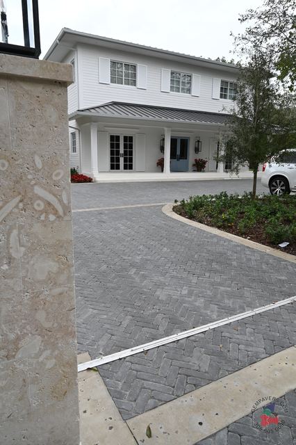 4×4 Mini Brick · Charcoal Tumbled