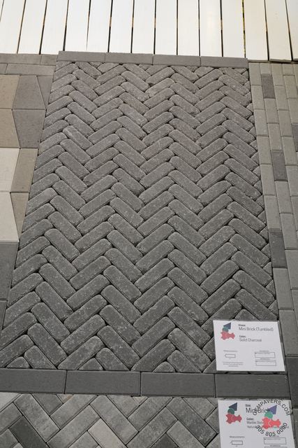 4×4 Mini Brick · Charcoal Tumbled