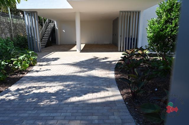 4×8 Brick · Tan Sandstone