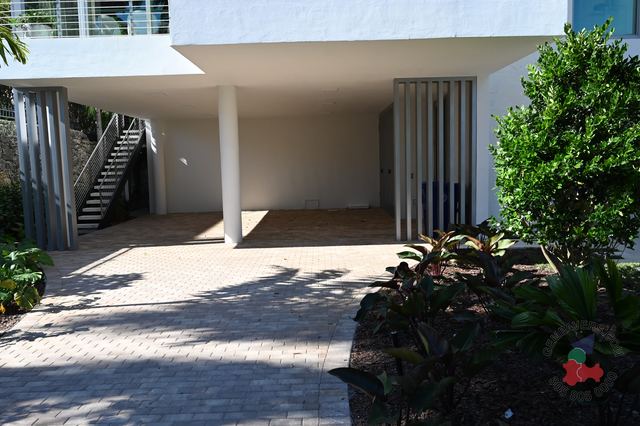 4×8 Brick · Tan Sandstone