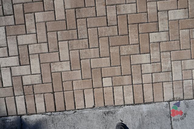4×8 Brick · Tan Sandstone
