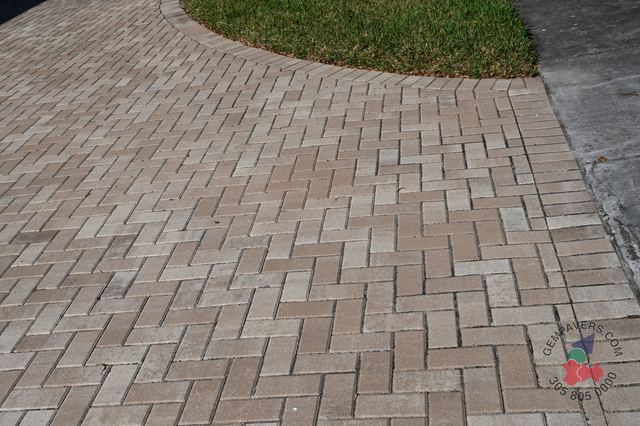 4×8 Brick · Tan Sandstone