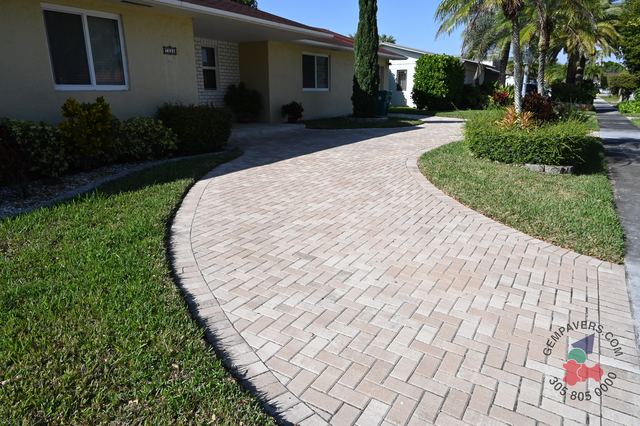 4×8 Brick · Tan Sandstone