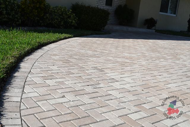 4×8 Brick · Tan Sandstone
