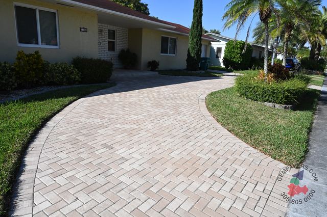 4×8 Brick · Tan Sandstone