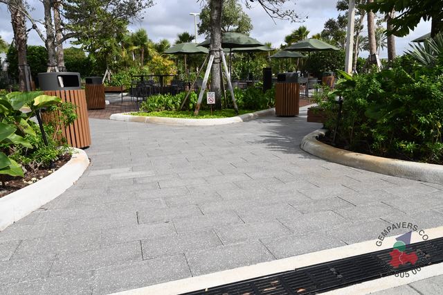 Plank Paver 8×16 · Charcoal Polished
