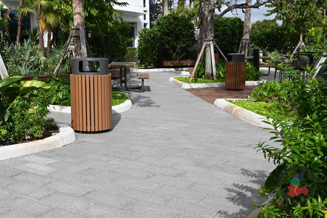 Plank Paver 8×16 · Charcoal Polished