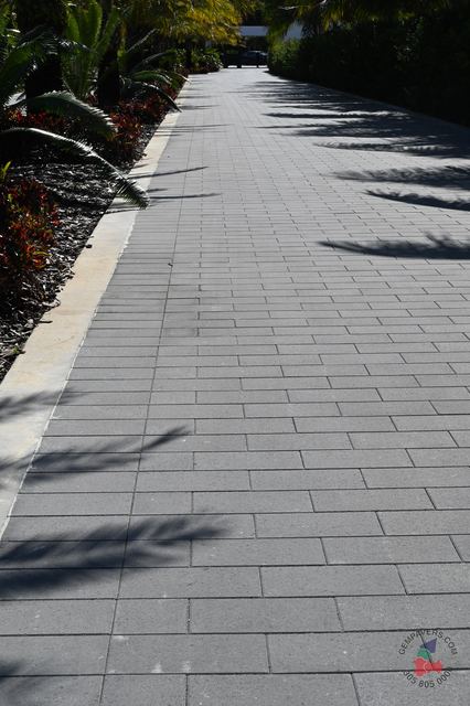 Plank Paver 8×16 · Grey