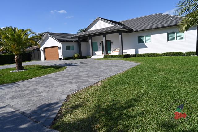 Plank Paver 8×16 · Slate