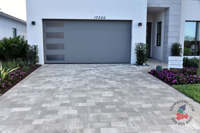 Plank Paver 8×16 · Tan Sandstone White
