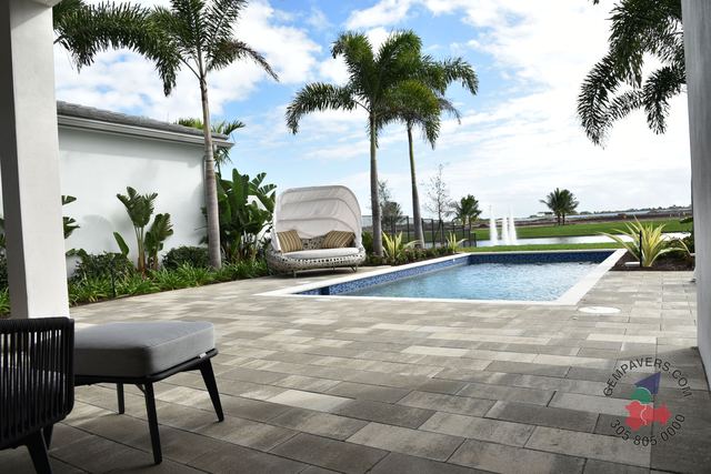 Plank Paver 8×16 · Tan Sandstone White